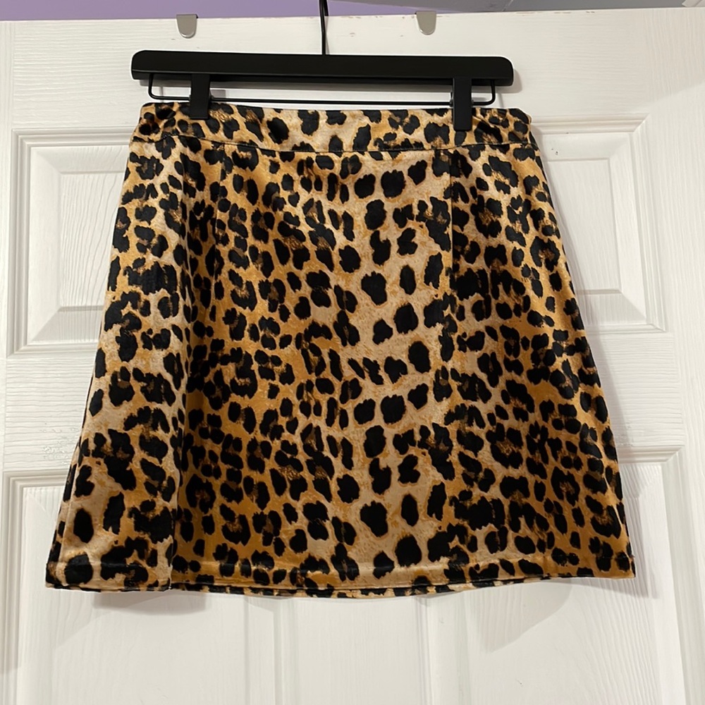 Boutique cheetah print skirt